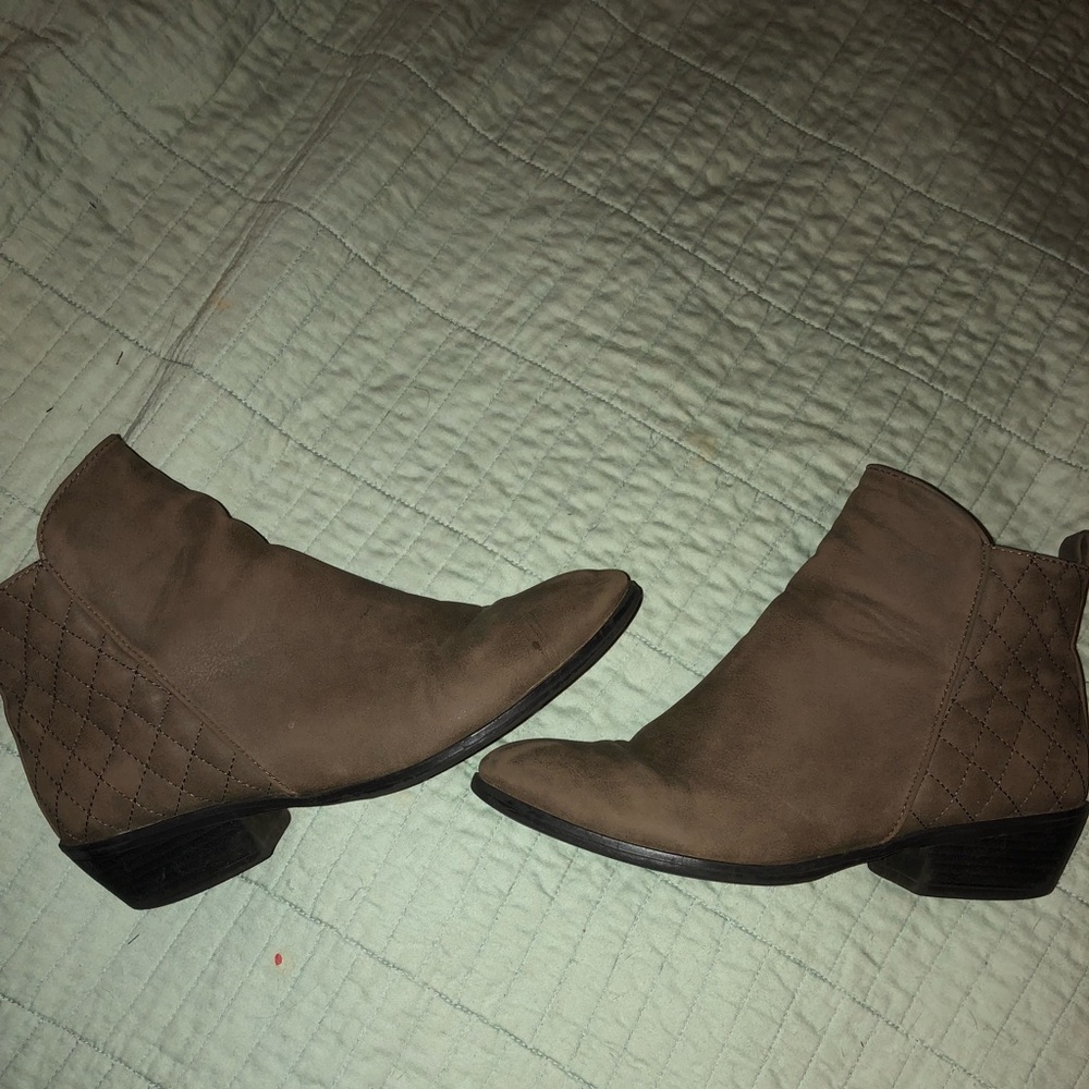 Super cute ankle boots
